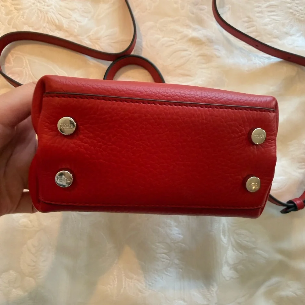 Tod's Red Pebbled Leather Crossbody Bucket Phone Bag - Picture 8 of 8